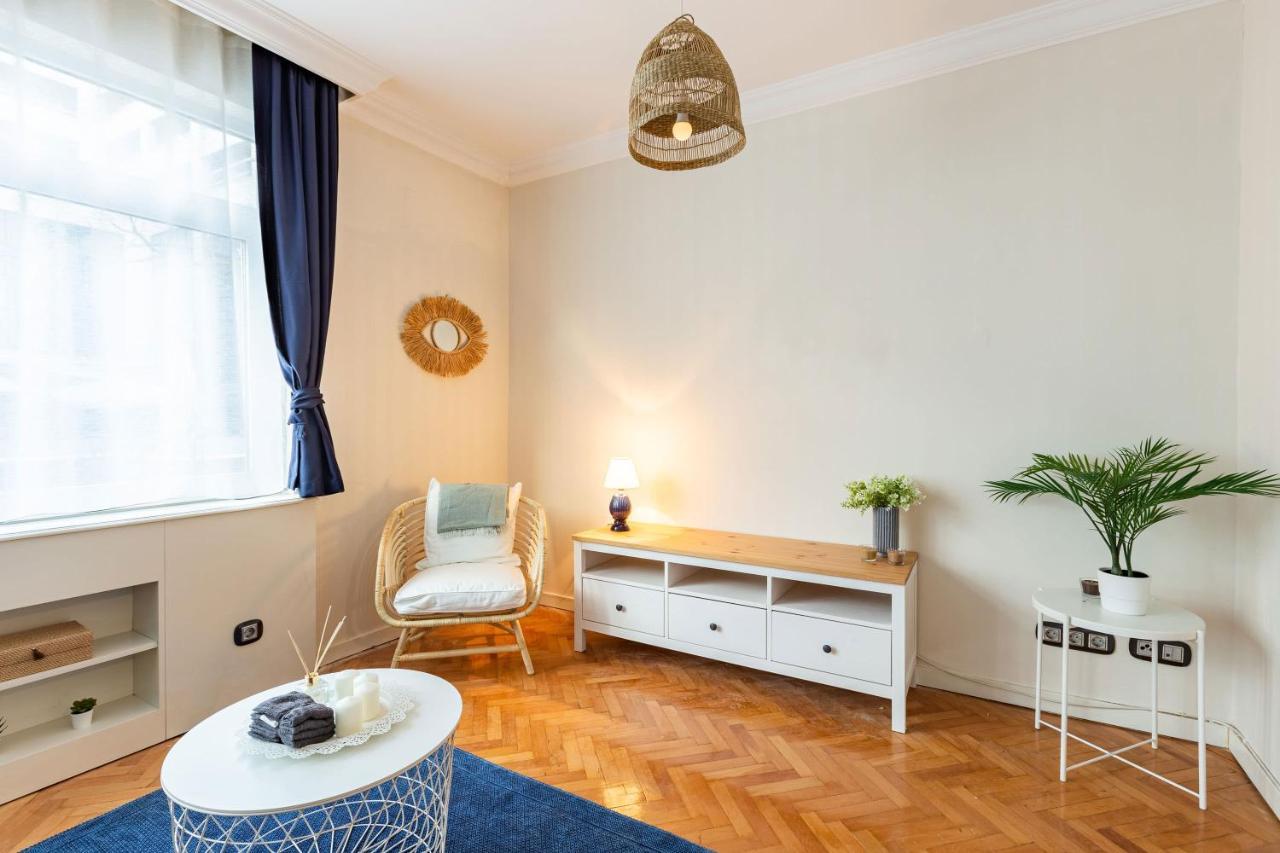 Flat With Excellent Location In Tesvikiye, Sisli Lägenhet Istanbul Exteriör bild